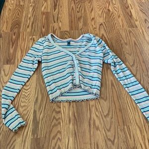 Cropped long sleeve shirt